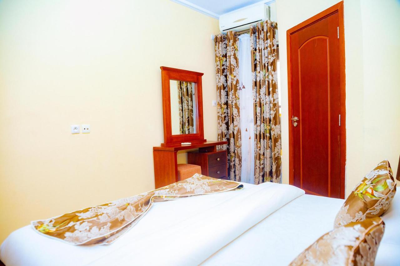 Ferienwohnung Loumia Premium Bonapriso Douala Exterior foto