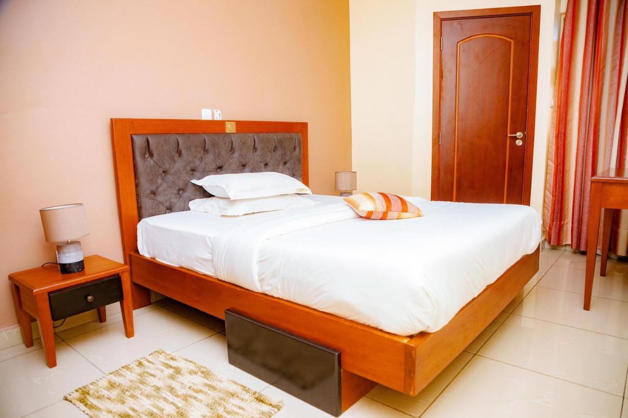 Ferienwohnung Loumia Premium Bonapriso Douala Exterior foto