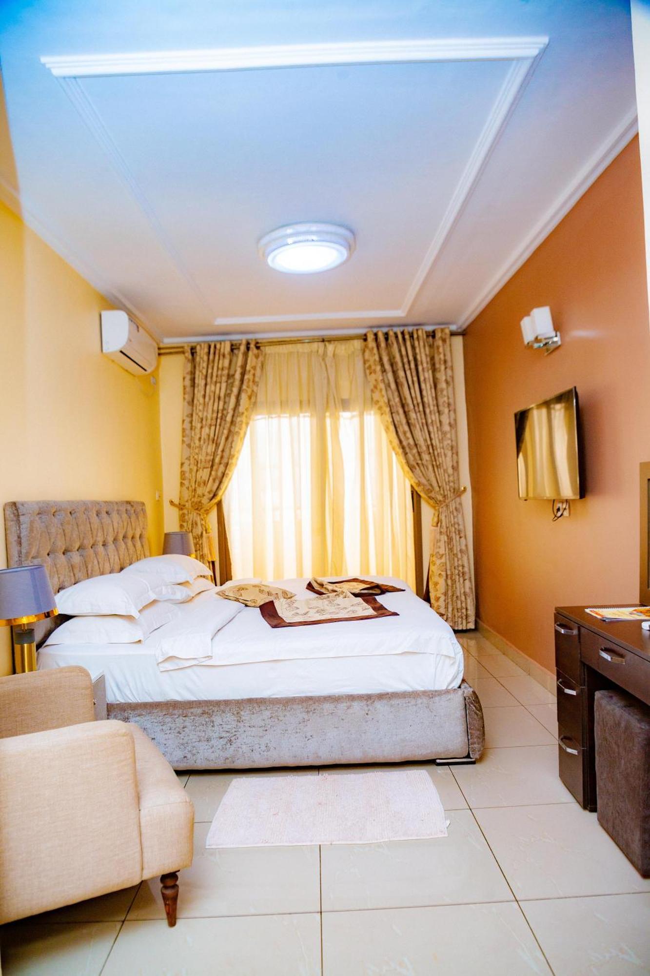 Ferienwohnung Loumia Premium Bonapriso Douala Exterior foto