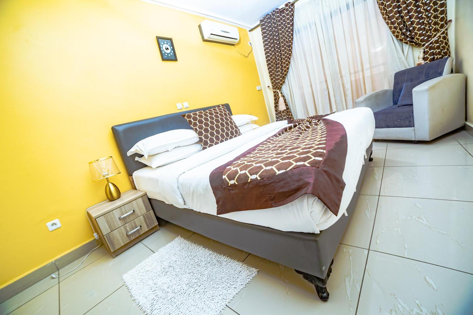 Ferienwohnung Loumia Premium Bonapriso Douala Exterior foto